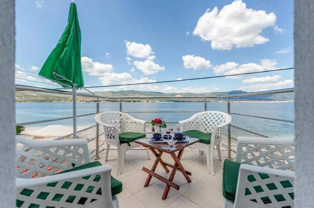 Apartment In Arbanija With Sea View, Balcony, Air Conditioning, Wifi 5138-1 Trogir
