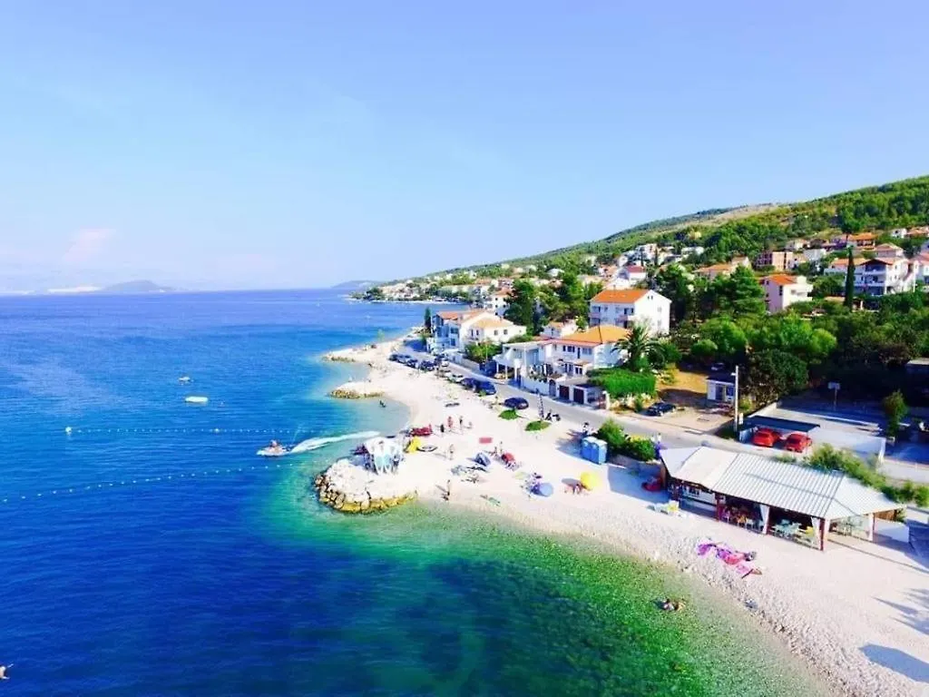 Apartment In Arbanija With Sea View, Balcony, Air Conditioning, Wifi 5138-1 Trogir